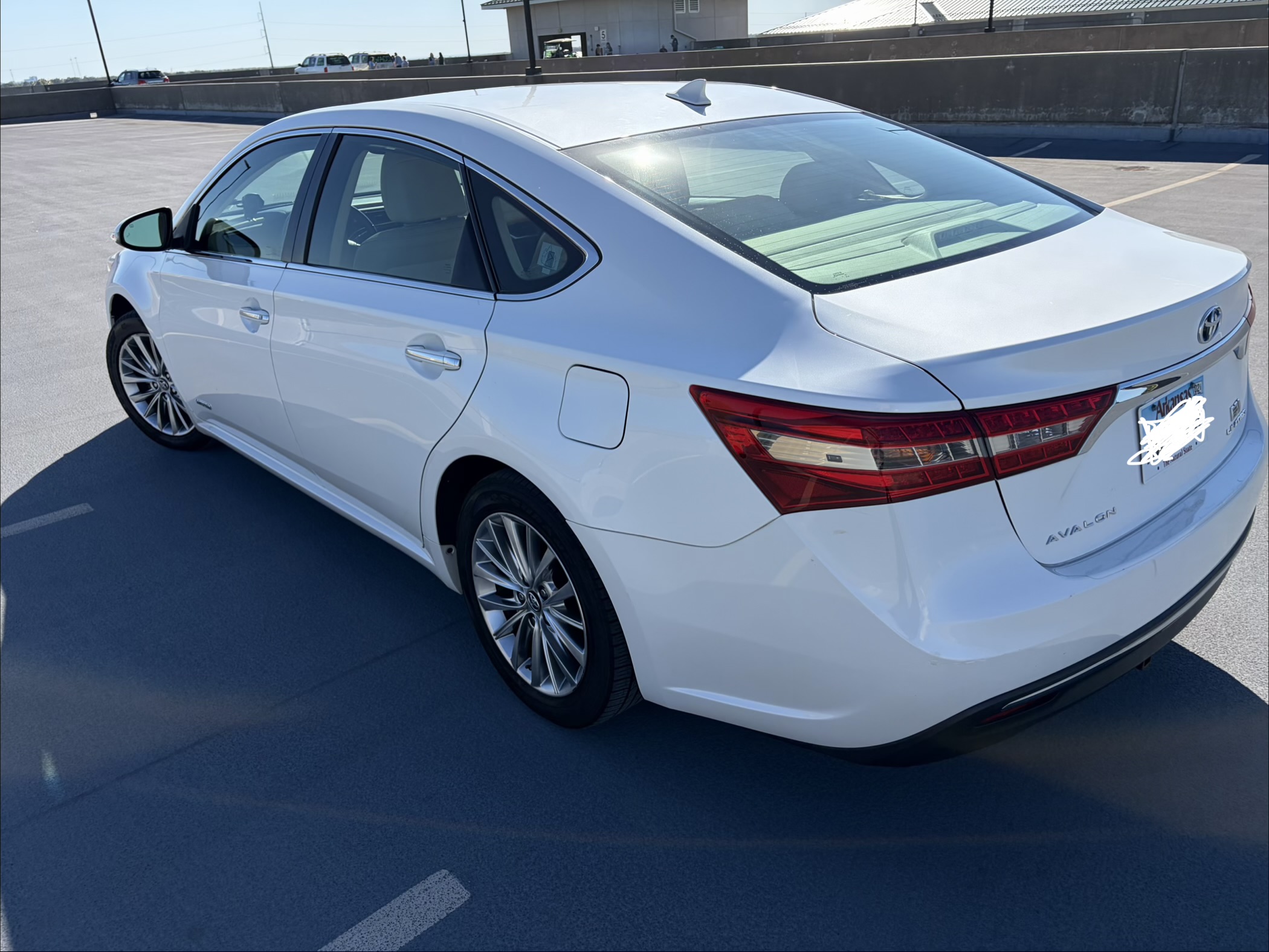 Used 2016 Toyota Avalon Limited w/ Toyota Safety Sense Package FWD image 6