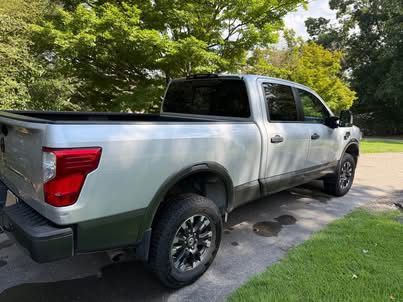 Used 2018 Nissan Titan PRO-4X AWD/4WD image 4