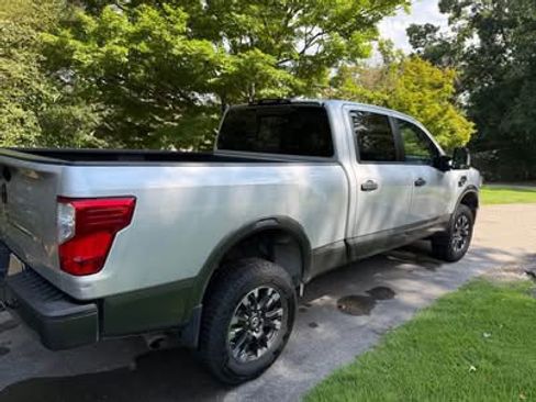 Used 2018 Nissan Titan PRO-4X AWD/4WD image 4