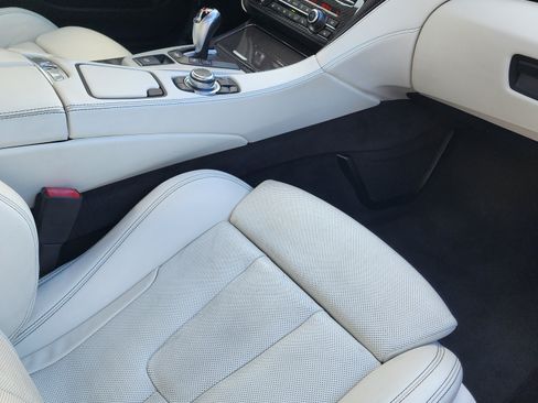 Used 2013 BMW M6 Convertible image 17