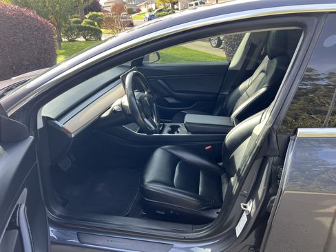 Used 2018 Tesla Model 3 Long Range image 15