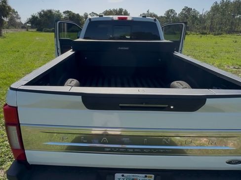Used 2022 Ford F350 Platinum w/ FX4 Off-Road Package AWD/4WD image 5