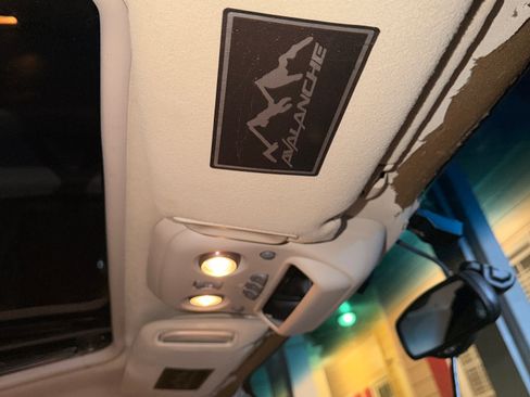 Used 2002 Chevrolet Avalanche 2WD image 20