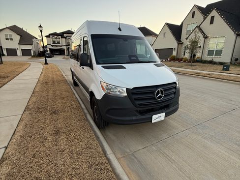 Used 2025 Mercedes-Benz Sprinter 2500 image 5