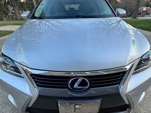 Used 2015 Lexus CT 200h w/ Navigation Package image 4