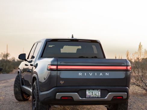 Used 2022 Rivian R1T Adventure AWD/4WD image 9