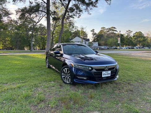 Used 2018 Honda Accord Touring image 12