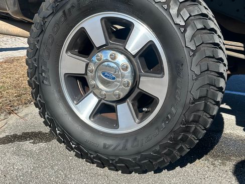 Used 2016 Ford F250 Lariat w/ Lariat Interior Package image 8