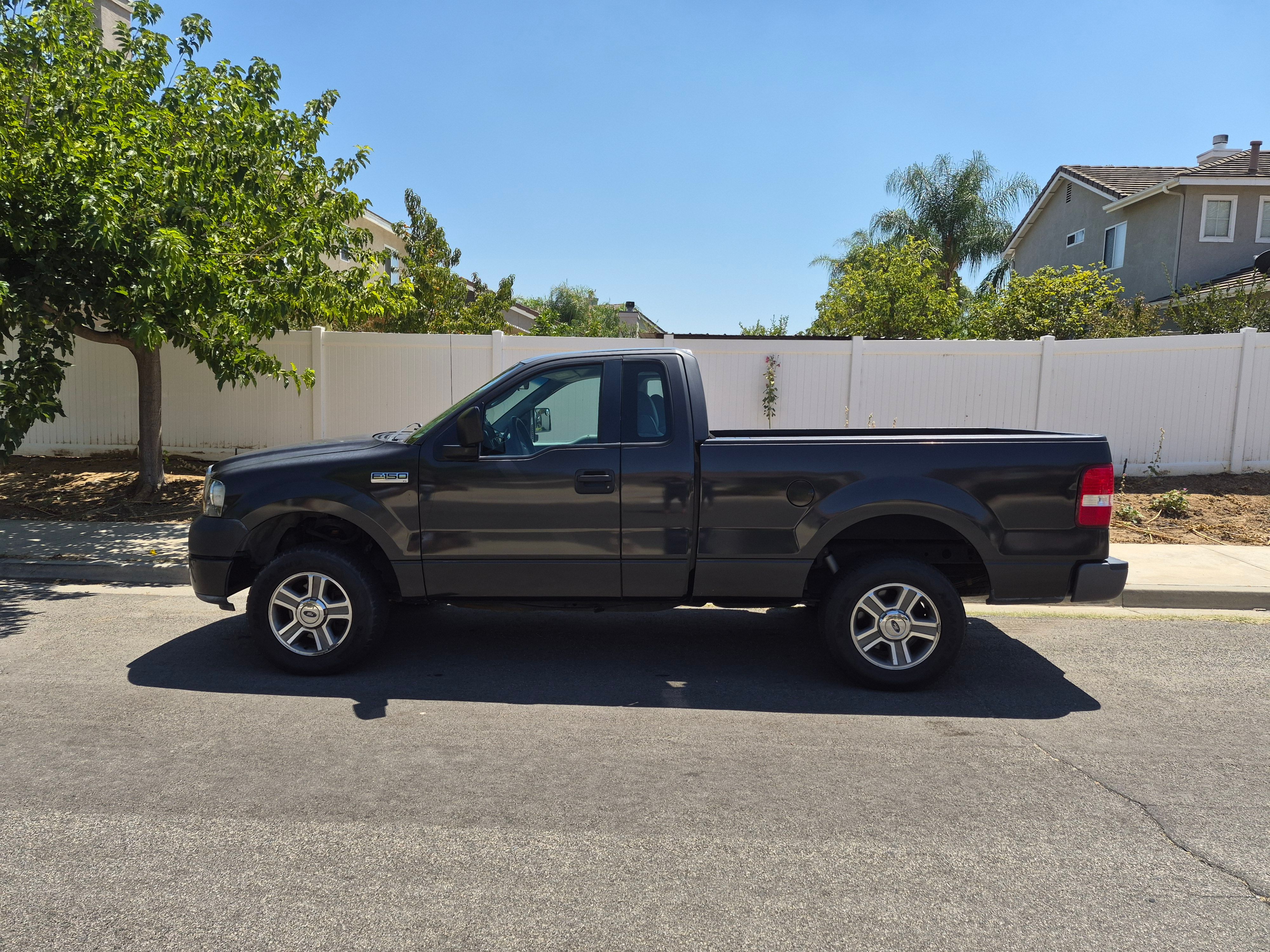 Used 2005 Ford F150 XL RWD image 2