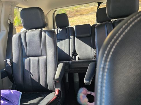 Used 2013 Chrysler Town & Country Touring image 14