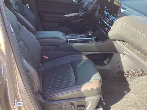 Used 2023 Nissan Pathfinder Platinum w/ Cargo Package image 24