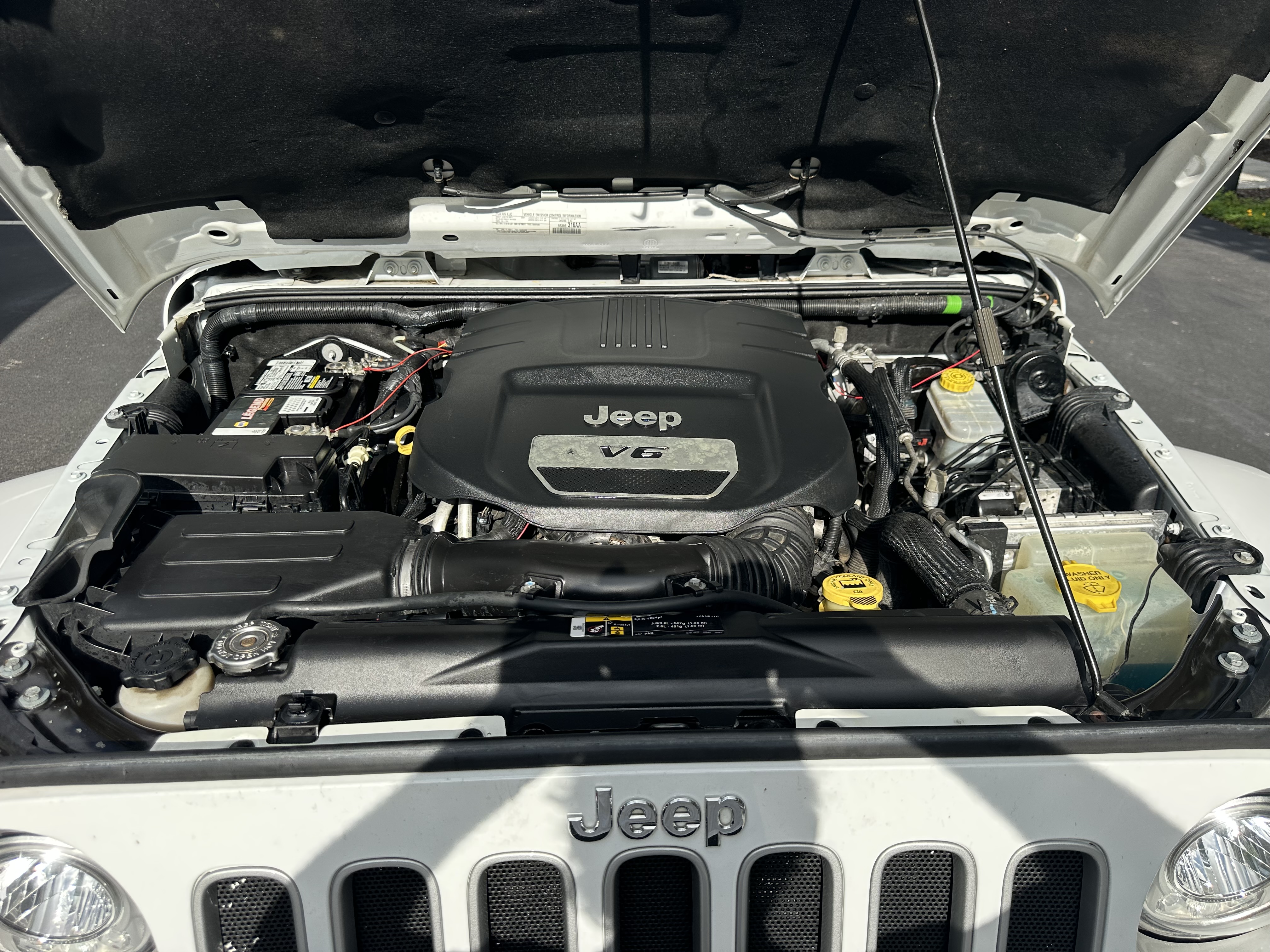 Used 2018 Jeep Wrangler Unlimited Sahara w/ Max Tow Package AWD/4WD image 6
