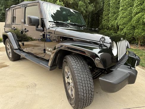 Used 2016 Jeep Wrangler Unlimited Sahara w/ Connectivity Group image 1