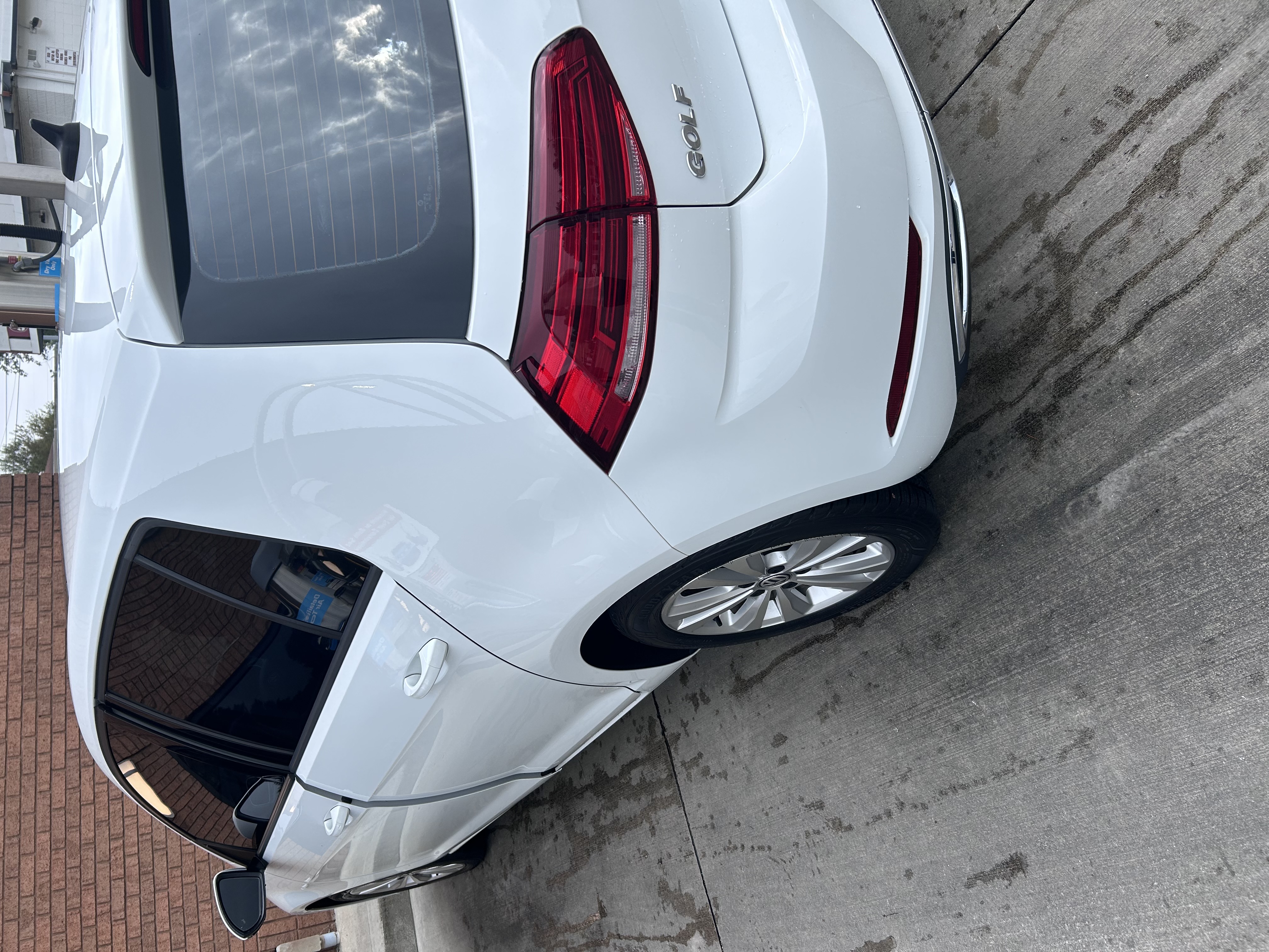 Used 2020 Volkswagen Golf 4-Door FWD image 9