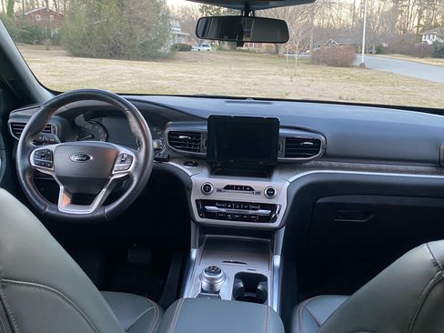 Used 2022 Ford Explorer Timberline image 11