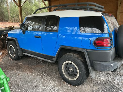 Used 2007 Toyota FJ Cruiser 4WD image 1