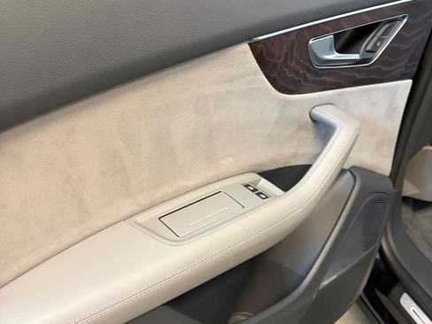 Used 2019 Audi Q8 Prestige image 16