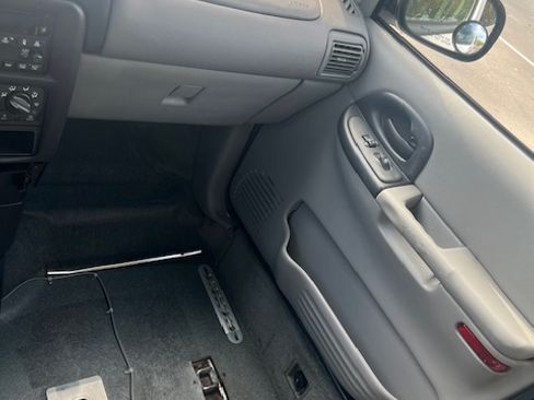 Used 2004 Chevrolet Venture Plus w/ Climate Package image 19