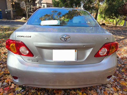 Used 2010 Toyota Corolla LE image 4