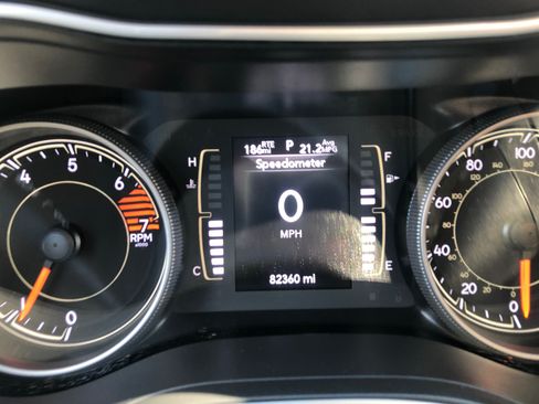 Used 2019 Jeep Cherokee Latitude Plus w/ Cold Weather Group image 2