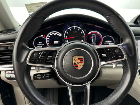 Used 2018 Porsche Panamera image 15