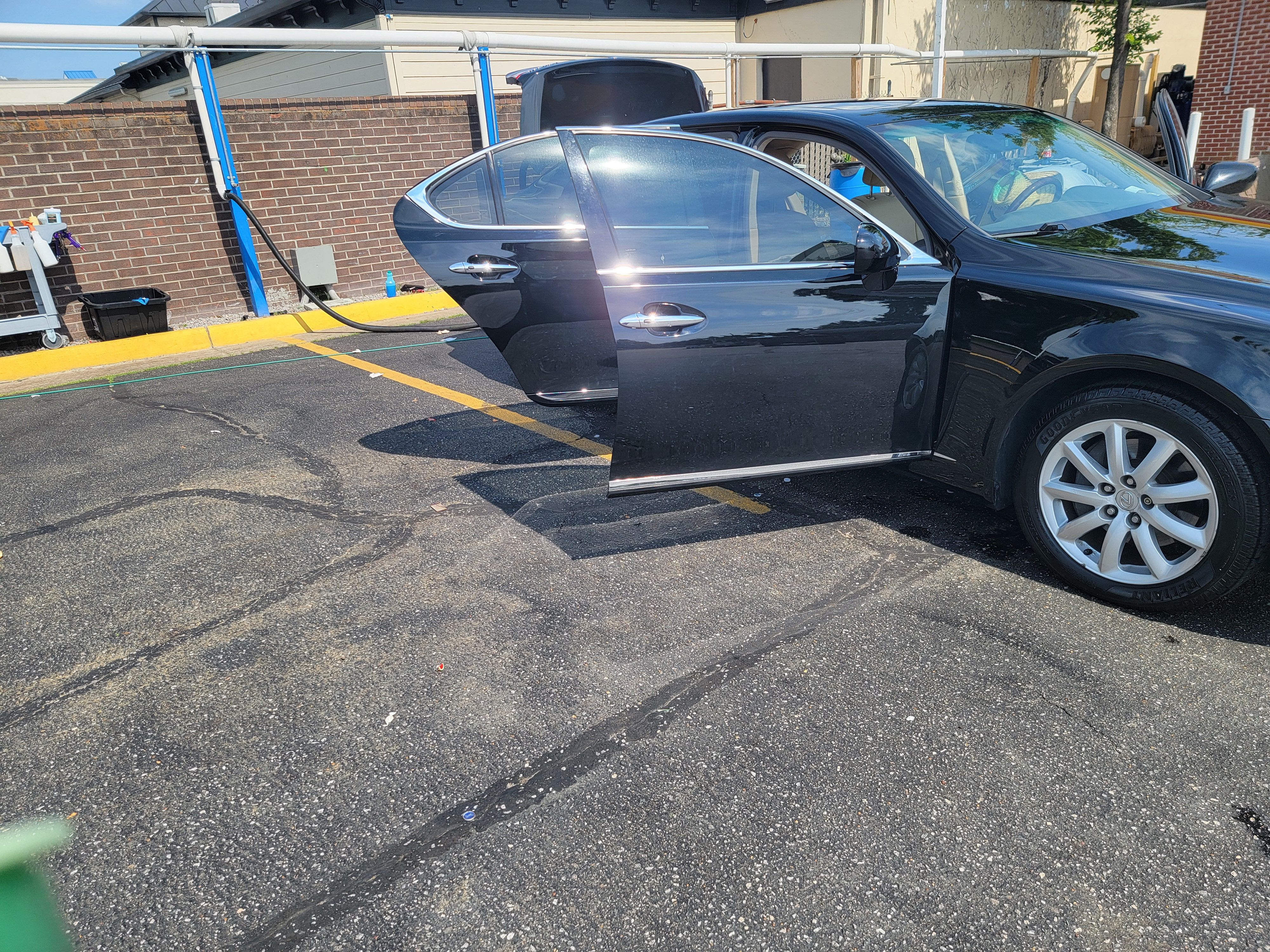 Used 2007 Lexus LS 460 L w/ Luxury Pkg RWD image 27