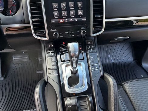 Used 2017 Porsche Cayenne Platinum Edition AWD/4WD image 12