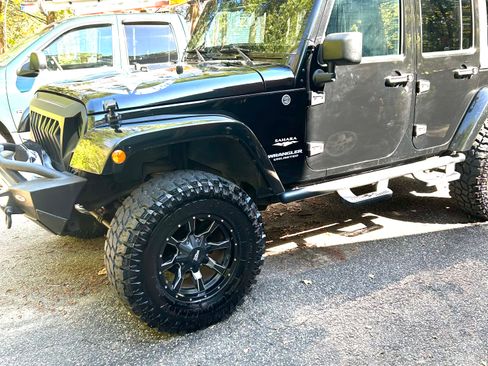 Used 2012 Jeep Wrangler Unlimited Sahara w/ Connectivity Group image 5