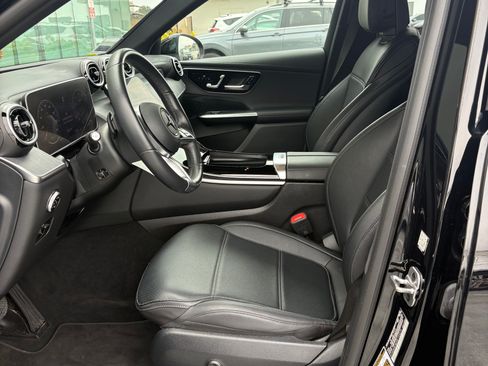 Used 2024 Mercedes-Benz GLC 300 4MATIC image 4