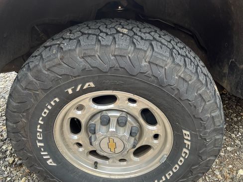 Used 2006 Chevrolet Silverado 2500 LT w/ Heavy-Duty Power Package image 16