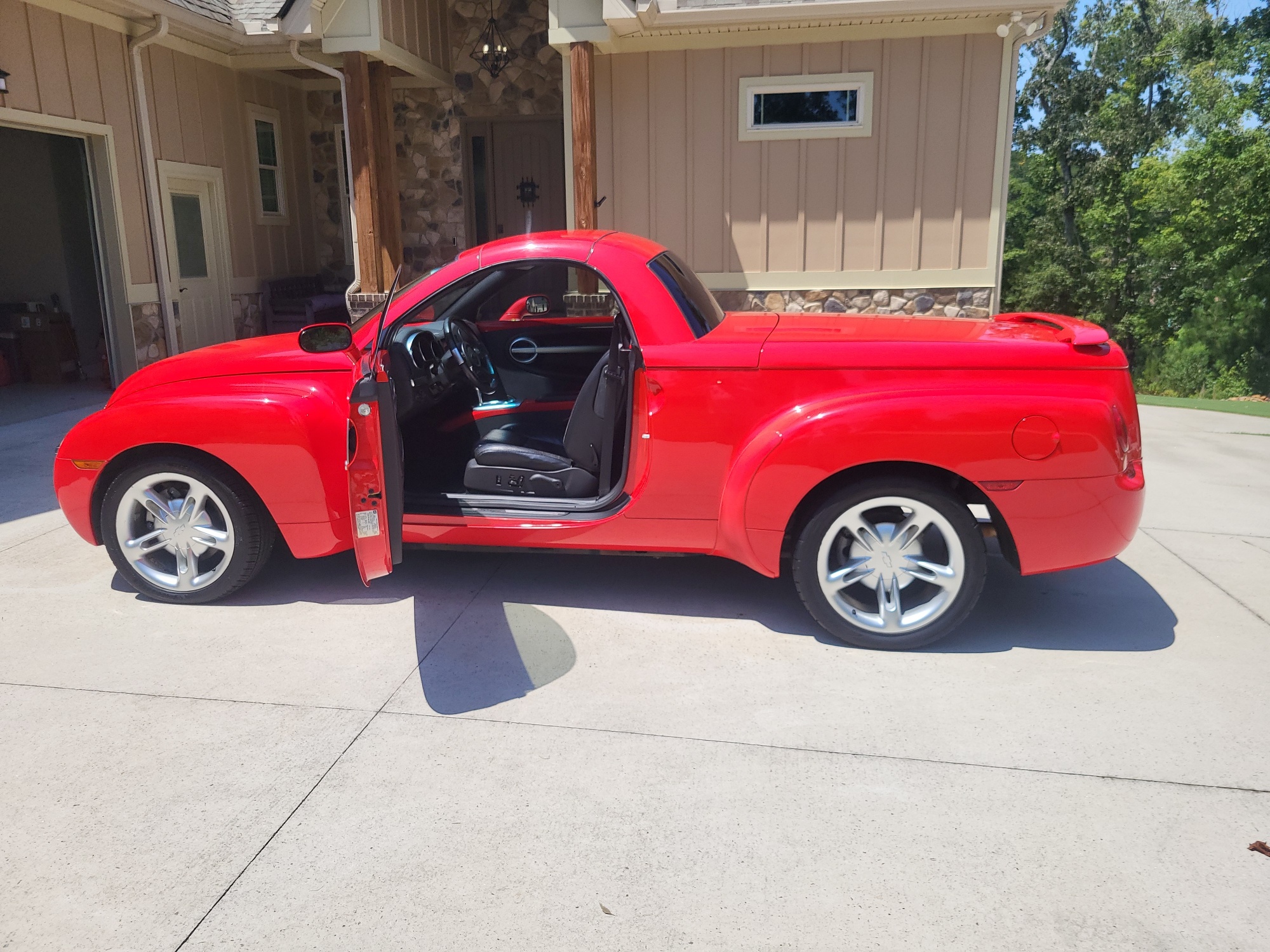 Used 2004 Chevrolet SSR w/ Preferred Equipment Group RWD image 5