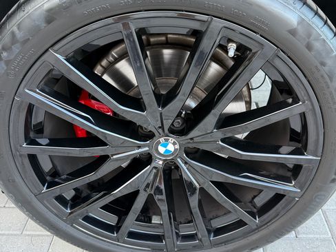 Used 2022 BMW X5 M50i w/ Executive Package image 5