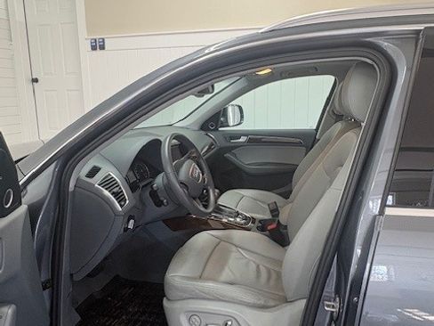 Used 2015 Audi Q5 2.0T Premium Plus w/ Technology Package image 2