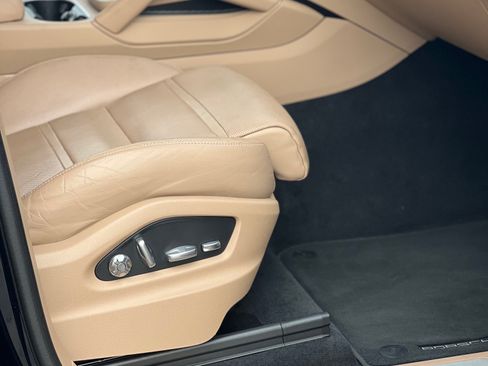 Used 2021 Porsche Cayenne AWD/4WD image 9
