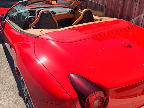 Used 2015 Ferrari California T image 5
