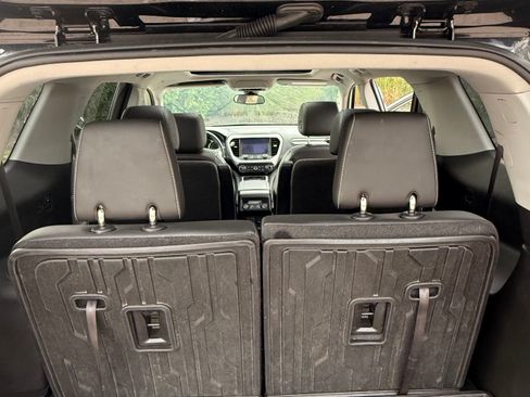 Used 2023 GMC Acadia SLT w/ Preferred Package AWD/4WD image 11