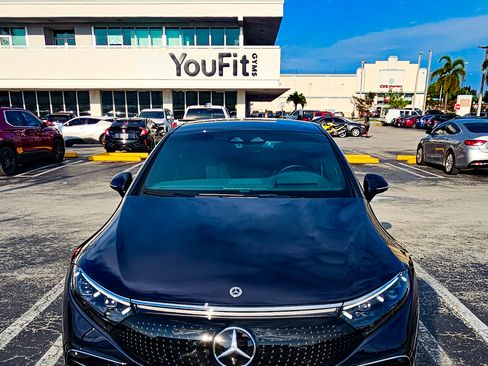 Used 2022 Mercedes-Benz EQS 580 4MATIC Sedan image 2