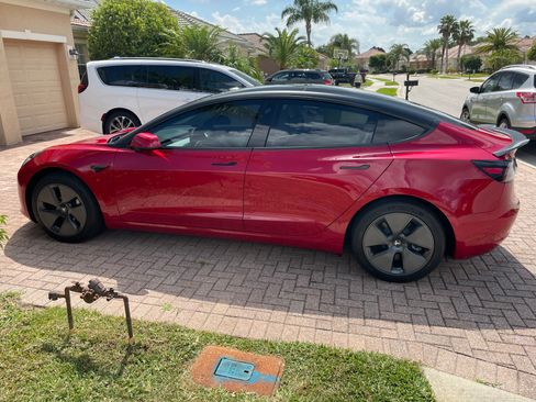 Used 2021 Tesla Model 3 Standard Range Plus image 2