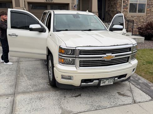 Used 2015 Chevrolet Silverado 1500 High Country w/ High Country Premium Package AWD/4WD image 10