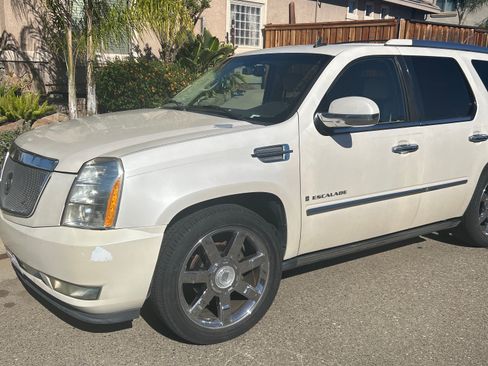 Used 2007 Cadillac Escalade AWD w/ Information Package image 2