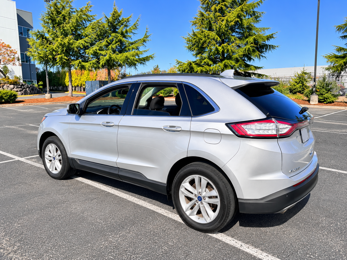 Used 2018 Ford Edge SEL AWD/4WD image 4