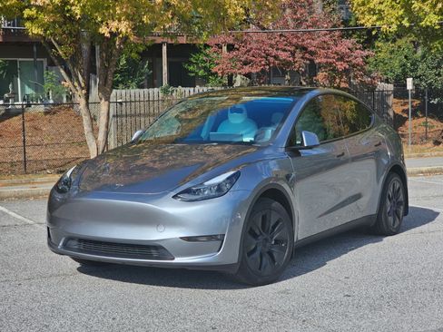 Used 2024 Tesla Model Y Long Range image 5