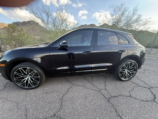 Used 2024 Porsche Macan AWD/4WD image 2