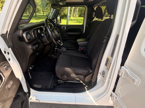 Used 2020 Jeep Gladiator Sport w/ Quick Order Package 24S AWD/4WD image 10