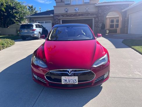 Used 2015 Tesla Model S 85D image 2