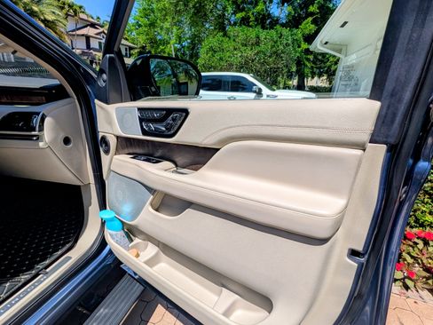 Used 2020 Lincoln Navigator Reserve w/ Luxury Package image 29