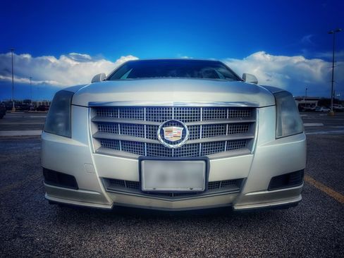 Used 2011 Cadillac CTS Luxury image 4