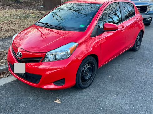 Used 2013 Toyota Yaris L image 10