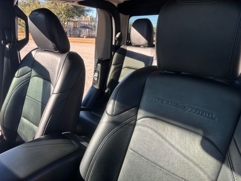 Used 2022 Jeep Gladiator Sport image 14