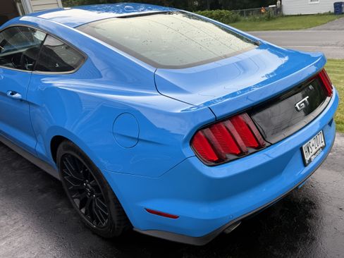 Used 2017 Ford Mustang GT Premium w/ GT Performance Package RWD image 6
